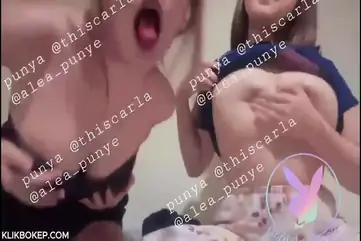 Bokep Indo dua gadis remaja meremas toket besarnya